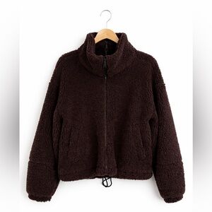 Lululemon Cinchable Fleece Zip-Up, French
Press, Size 6